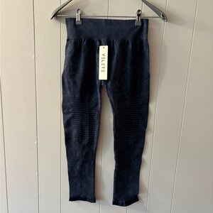 NWT Yelete Blue Leggings Form-Fitting Womens leggings 24” waist yoga Pilates gym